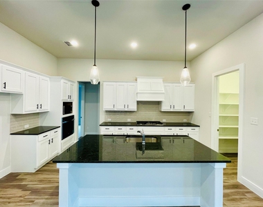 1829 Arbor Drive - Photo Thumbnail 10
