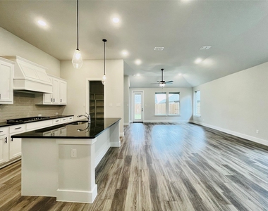 1829 Arbor Drive - Photo Thumbnail 7