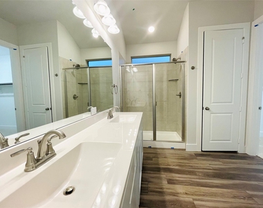 1829 Arbor Drive - Photo Thumbnail 13