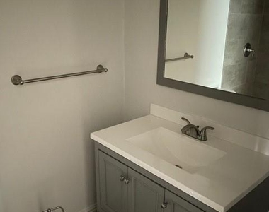1003 S Houston Street - Photo Thumbnail 2