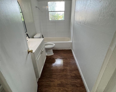 1311 E Inwood Drive - Photo Thumbnail 4