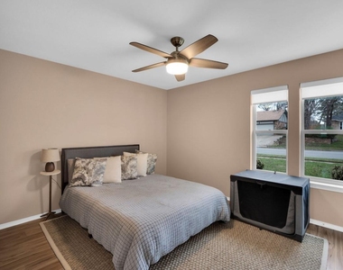 605 Steeplechase Drive - Photo Thumbnail 13