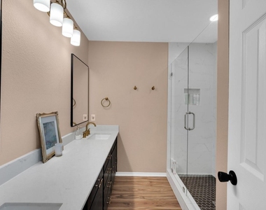 605 Steeplechase Drive - Photo Thumbnail 16