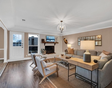 605 Steeplechase Drive - Photo Thumbnail 8