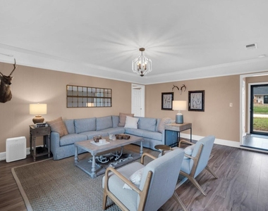 605 Steeplechase Drive - Photo Thumbnail 7