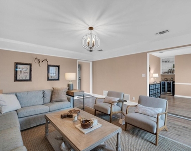 605 Steeplechase Drive - Photo Thumbnail 6