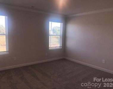 1802 Braemar Village Drive - Photo Thumbnail 10