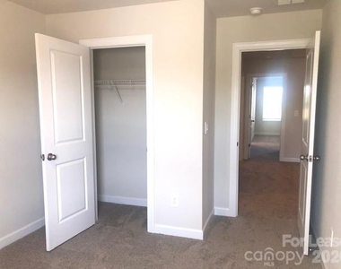 1802 Braemar Village Drive - Photo Thumbnail 17