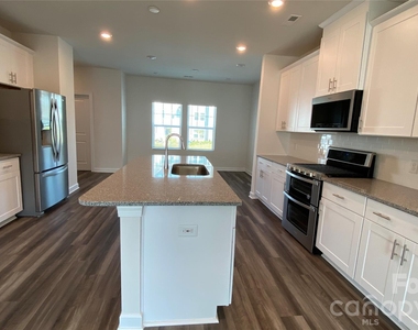 2421 Arbor Loop Drive - Photo Thumbnail 4