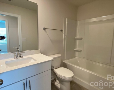 2421 Arbor Loop Drive - Photo Thumbnail 12