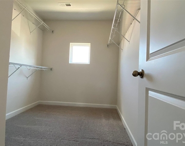 2421 Arbor Loop Drive - Photo Thumbnail 9