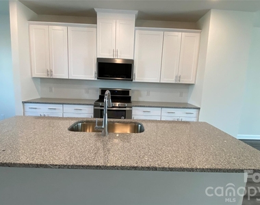 2421 Arbor Loop Drive - Photo Thumbnail 5