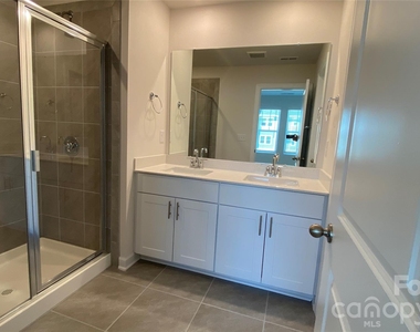 2421 Arbor Loop Drive - Photo Thumbnail 10