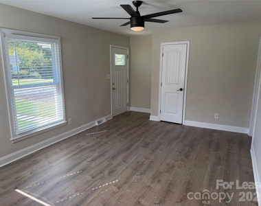 3123 Edsel Place - Photo Thumbnail 2