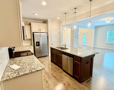 615 Samet Street - Photo Thumbnail 4