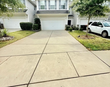615 Samet Street - Photo Thumbnail 1