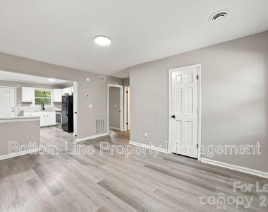 909 Carolina Avenue - Photo Thumbnail 12