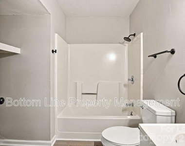 909 Carolina Avenue - Photo Thumbnail 14