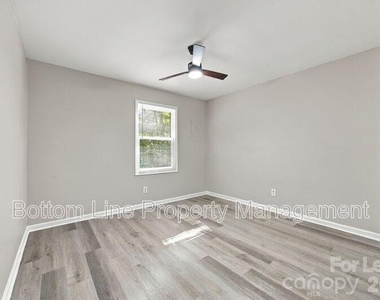 909 Carolina Avenue - Photo Thumbnail 18