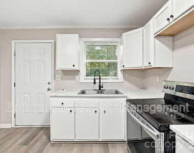 909 Carolina Avenue - Photo Thumbnail 9