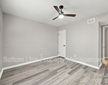 909 Carolina Avenue - Photo Thumbnail 19