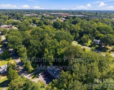 909 Carolina Avenue - Photo Thumbnail 20