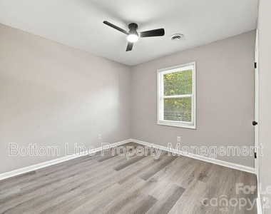 909 Carolina Avenue - Photo Thumbnail 16