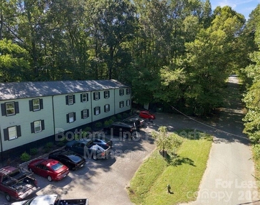 909 Carolina Avenue - Photo Thumbnail 2