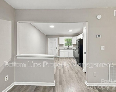909 Carolina Avenue - Photo Thumbnail 5