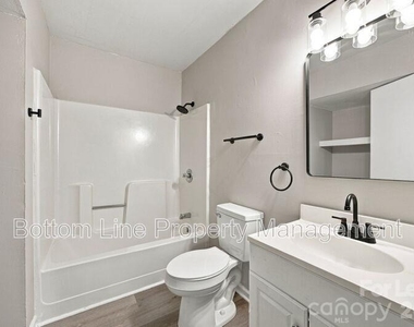 909 Carolina Avenue - Photo Thumbnail 13