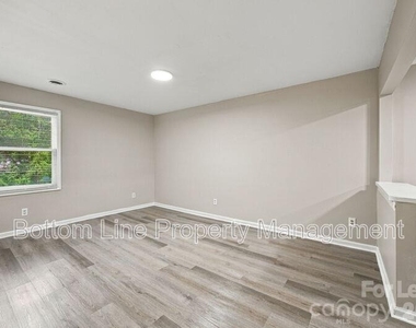 909 Carolina Avenue - Photo Thumbnail 10
