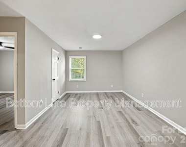 909 Carolina Avenue - Photo Thumbnail 11