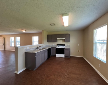 4888 Parkview Hills Lane - Photo Thumbnail 9