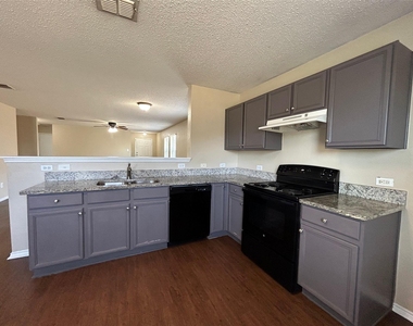4888 Parkview Hills Lane - Photo Thumbnail 6