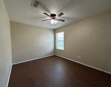 4888 Parkview Hills Lane - Photo Thumbnail 13