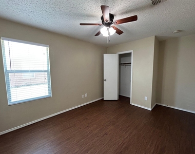 4888 Parkview Hills Lane - Photo Thumbnail 10