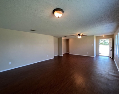 4888 Parkview Hills Lane - Photo Thumbnail 3