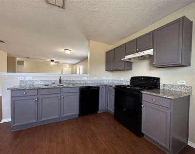 4888 Parkview Hills Lane - Photo Thumbnail 7