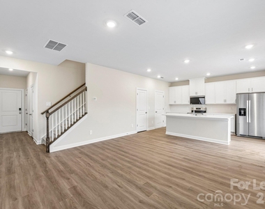 1547 31st Street Ne - Photo Thumbnail 4