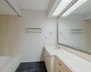 6211 Bandera Avenue - Photo Thumbnail 16