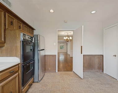 6211 Bandera Avenue - Photo Thumbnail 10