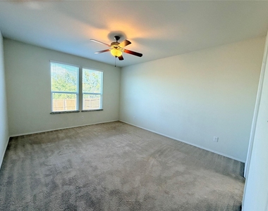 1712 Abby Creek Drive - Photo Thumbnail 8