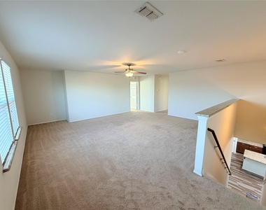 1712 Abby Creek Drive - Photo Thumbnail 12