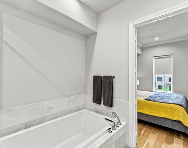 5442 Patterson - Photo Thumbnail 19