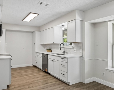 5608 Newman Drive - Photo Thumbnail 7