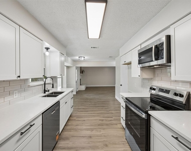 5608 Newman Drive - Photo Thumbnail 9