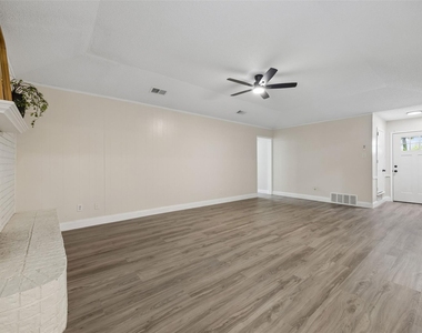 5608 Newman Drive - Photo Thumbnail 4