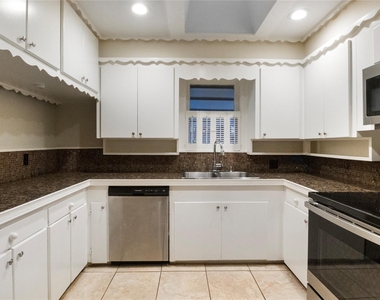 3317 W 5th Street - Photo Thumbnail 8