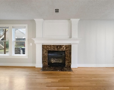 3317 W 5th Street - Photo Thumbnail 3
