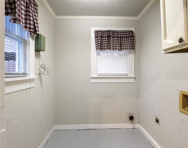 3317 W 5th Street - Photo Thumbnail 10